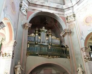 Prospekt organowy i balustrada empory